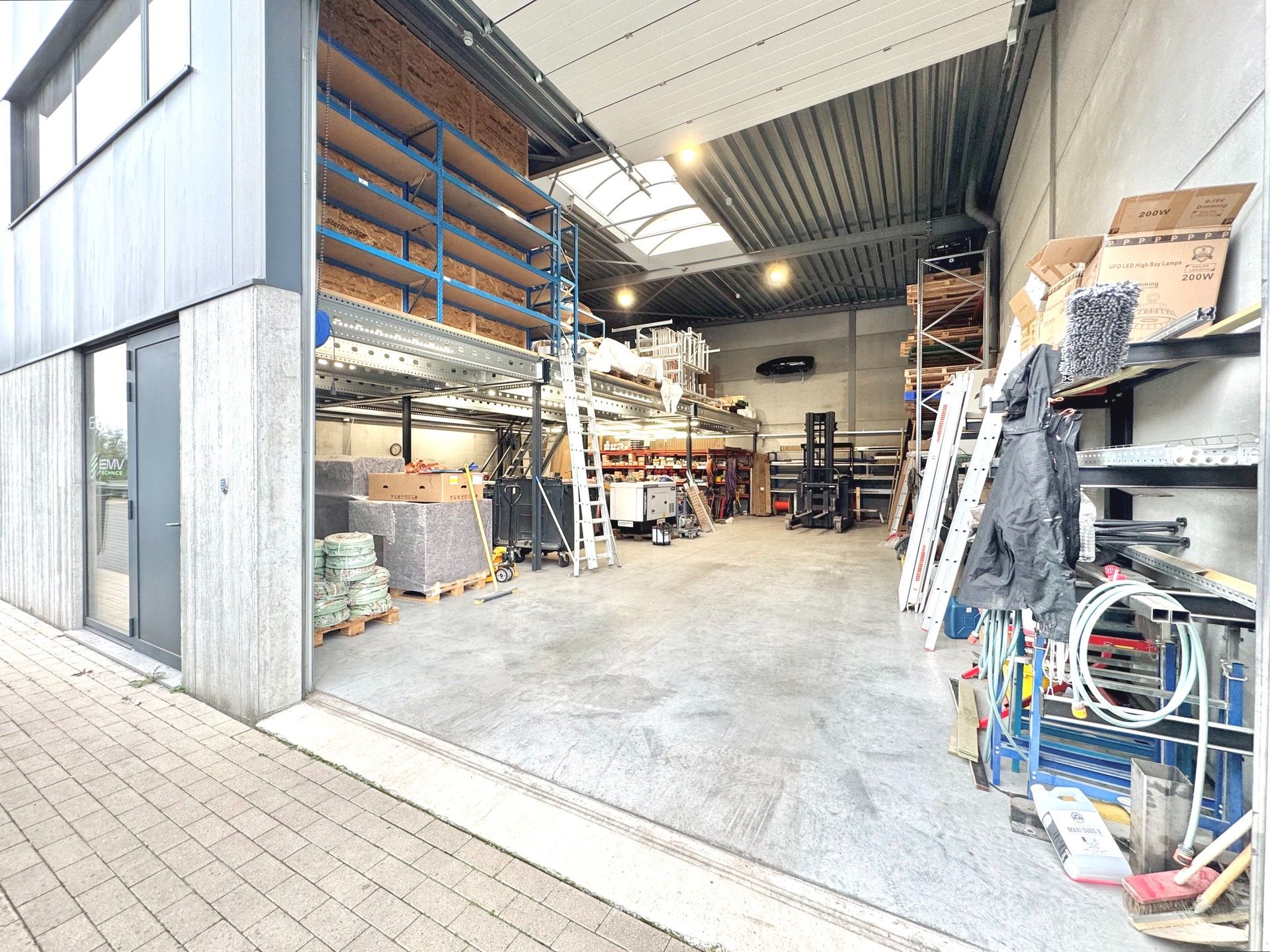 MAGAZIJN OP 180 M² foto 4