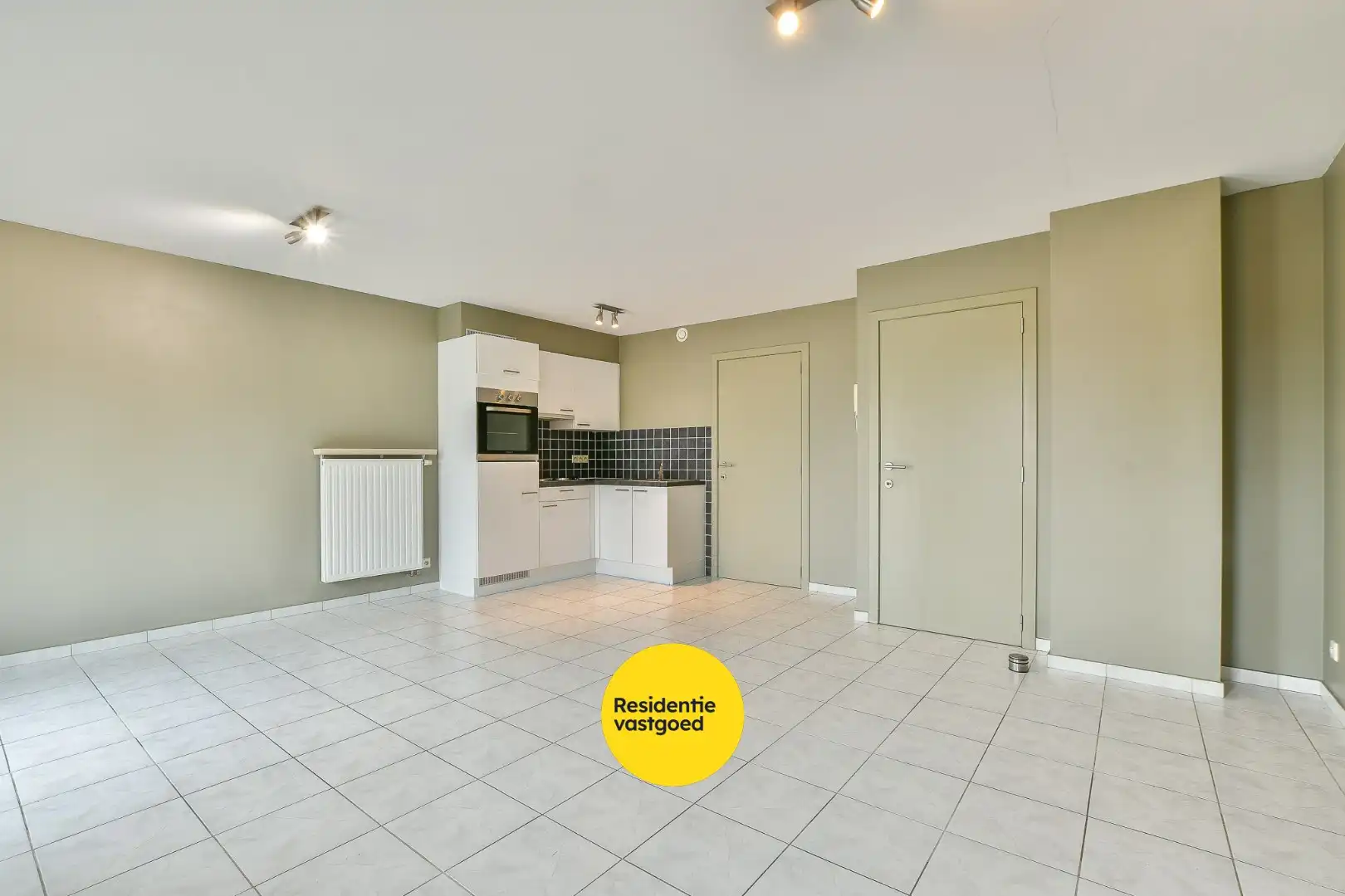 Modern gelijkvloers appartement met 2 slaapkamers– op slechts 500m van strand en zee! foto 4