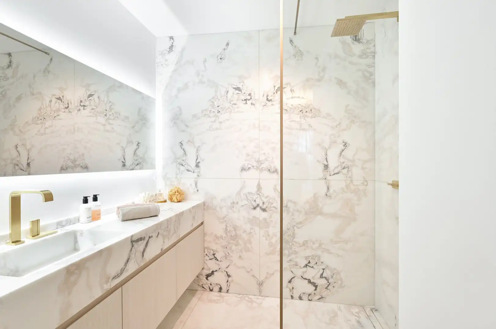 Subliem appartement met zonneterras, genietend van prachtige open zichten op het groen en de villa's van het Zoute. foto 14