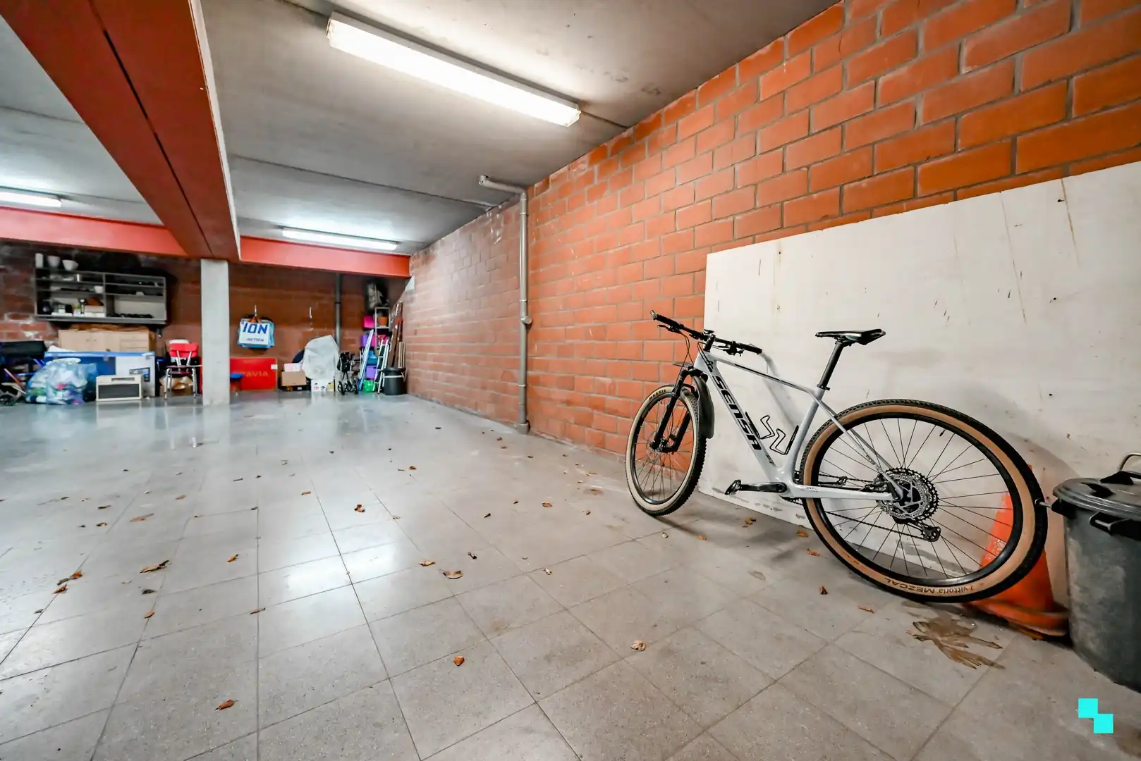 Ruim en instapklaar tweeslaapkamer appartement in hartje Izegem foto 25