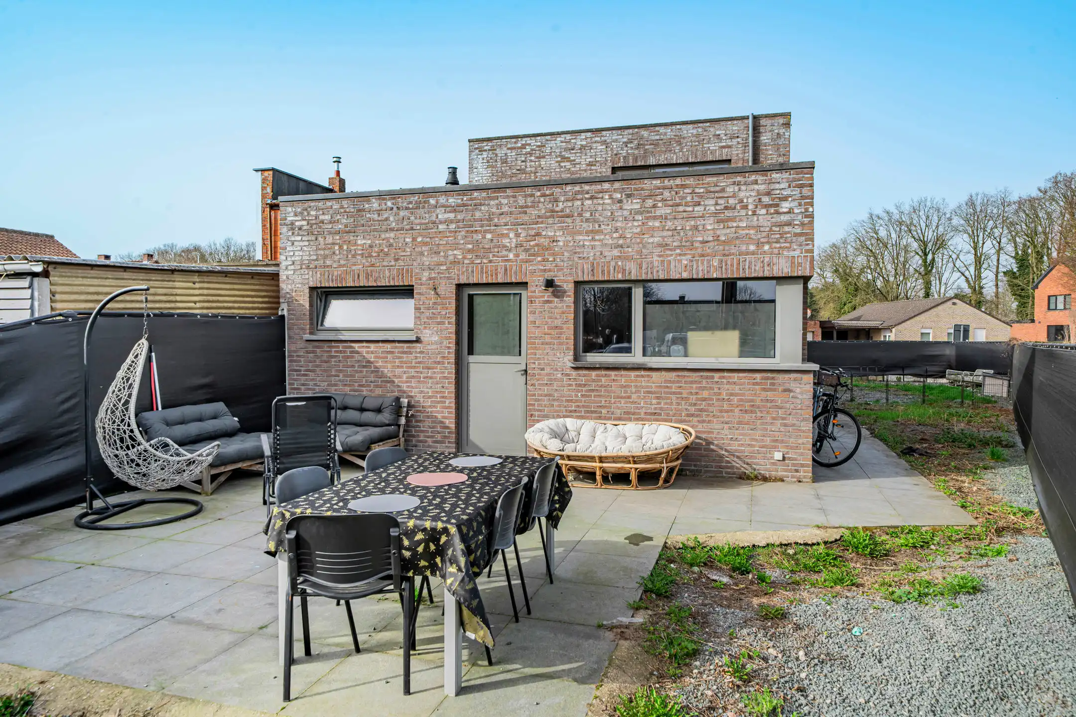 Toffe dorpswoning met 4 slaapkamers en zongerichte tuin foto 18