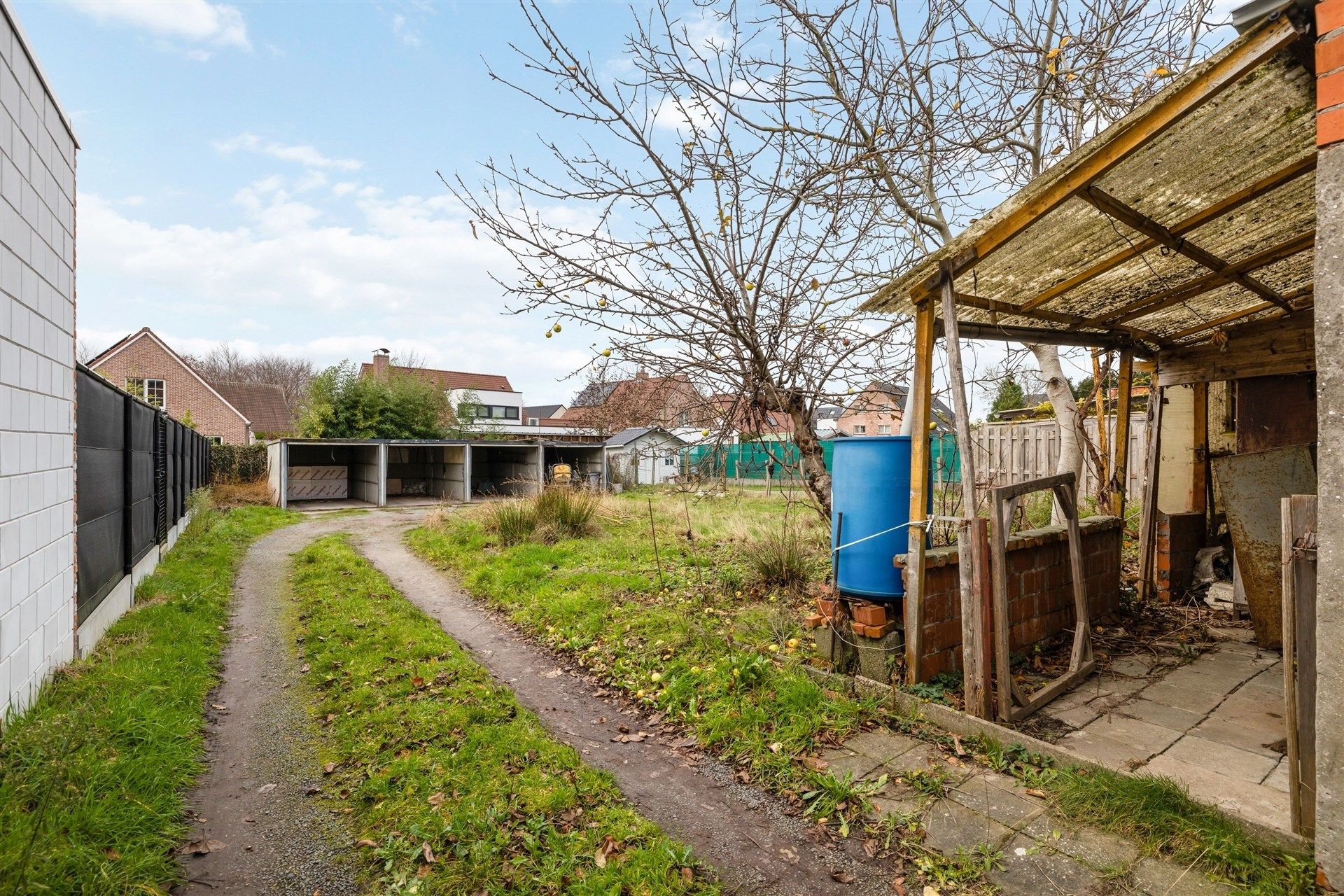 Te renoveren halfopen bebouwing in het centrum van Sint-Gillis-Waas foto 14