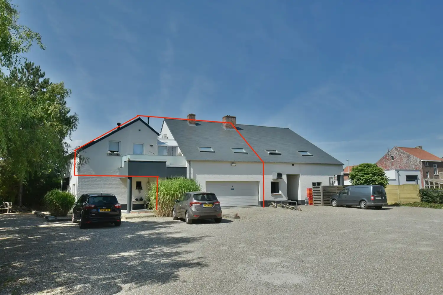 Modern, instapklaar appartement (194 m²) met 3 slaapkamers, 2 badkamers, een dubbele garage en riante kelder foto 2