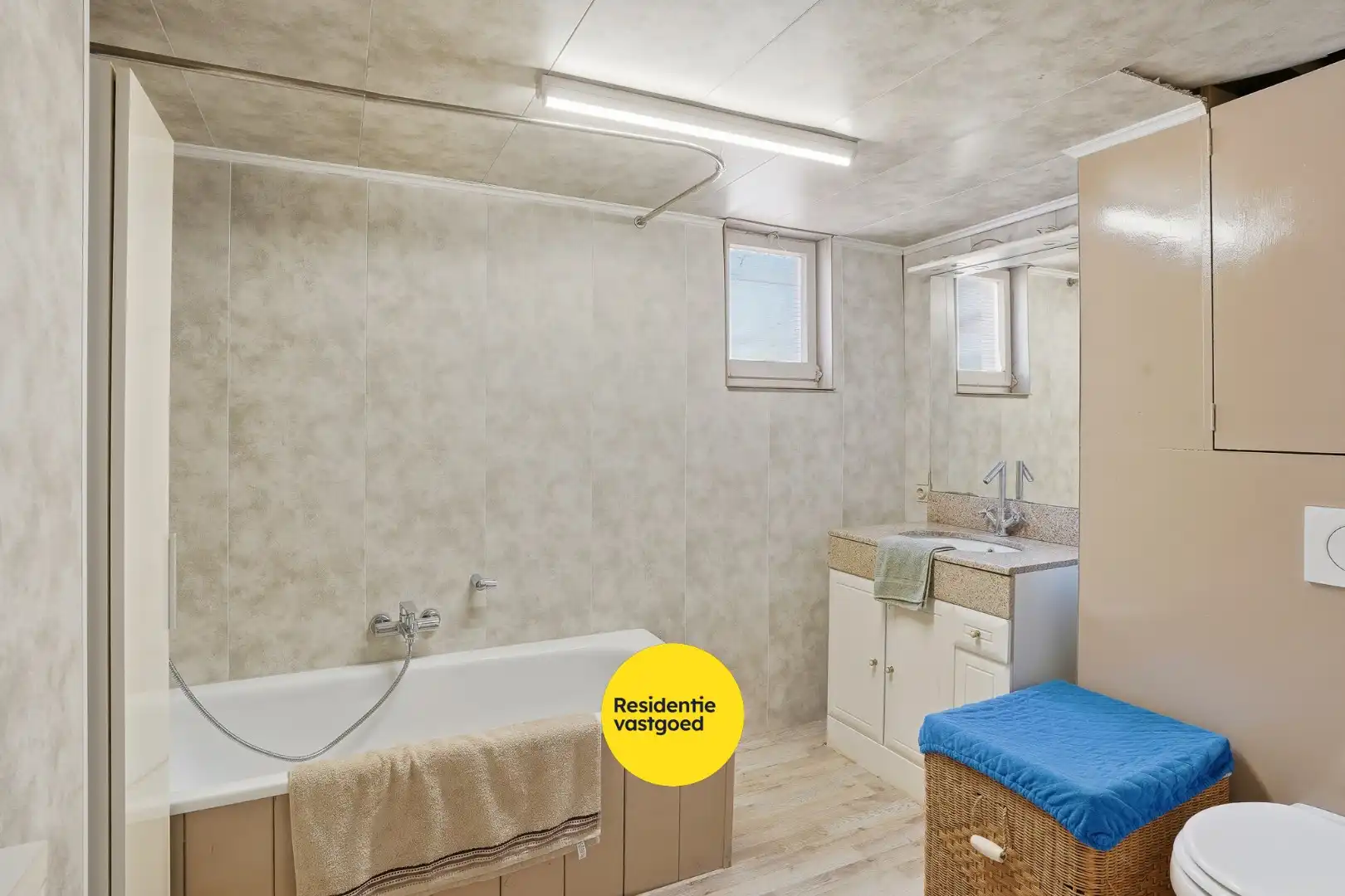 Charmante woning op 727 m² in het centrum van Eernegem foto 9