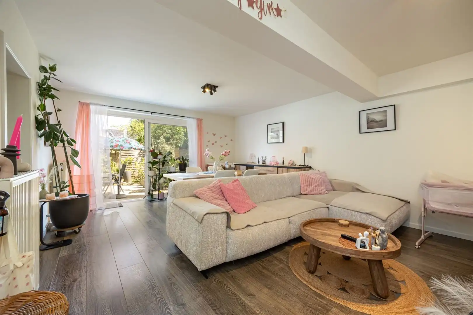 Gelijkvloers appartement met terras en parking op rustige locatie foto 4