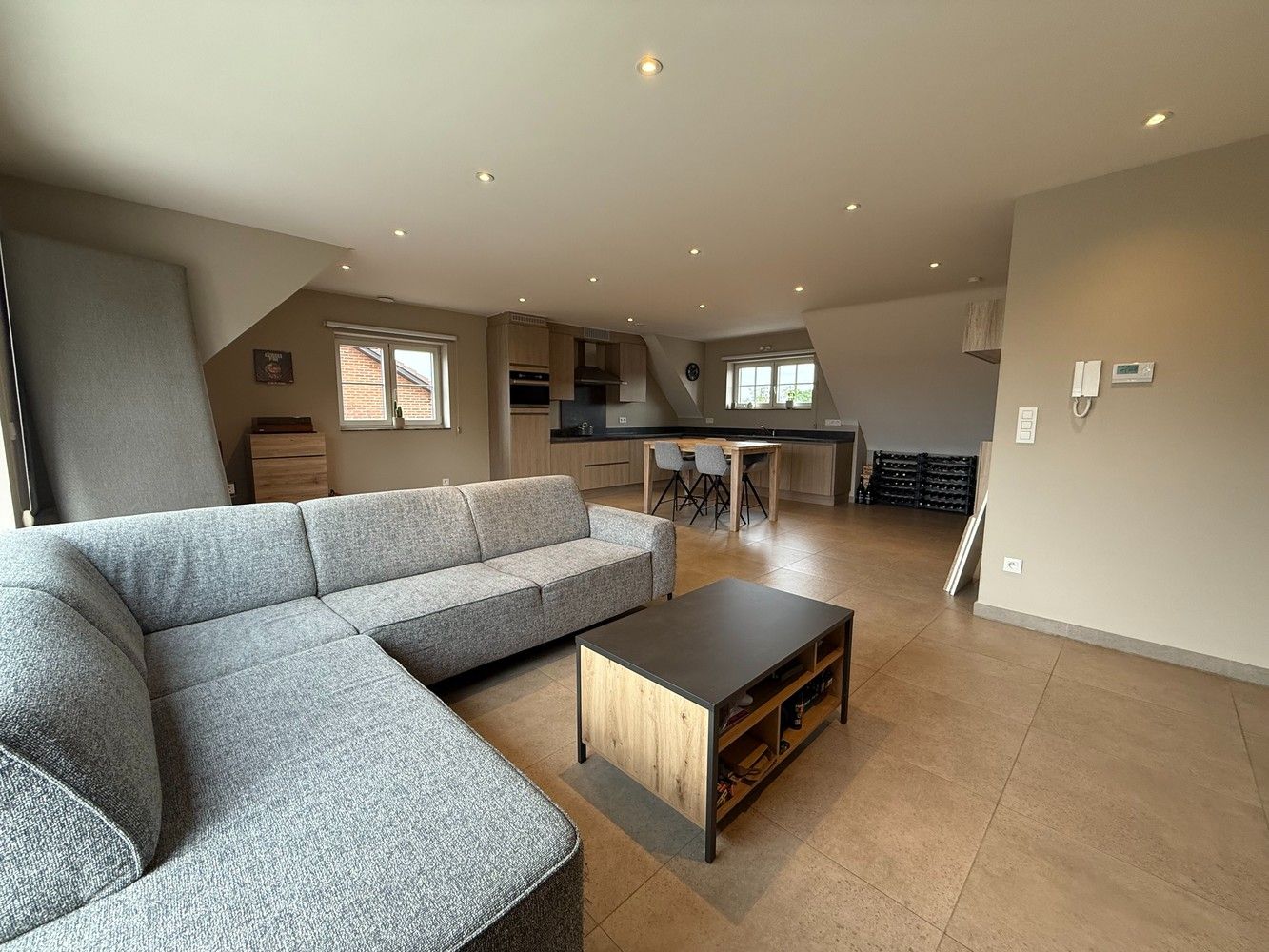 Ruim Dakappartement 120m² met 2 Slpk, Groot Terras 26m² & Garagebox foto {{pictureIndex}}