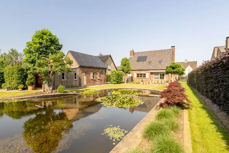 Landelijke, instapklare woning op rustige ligging. foto {{pictureIndex}}