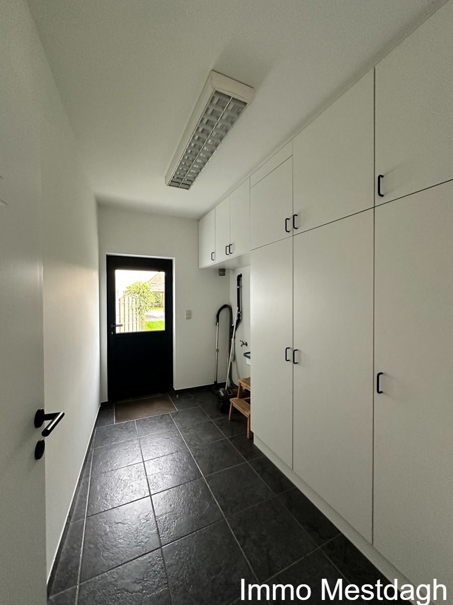 Gerenoveerde instapklare woning met tuin & terras & garages foto 41