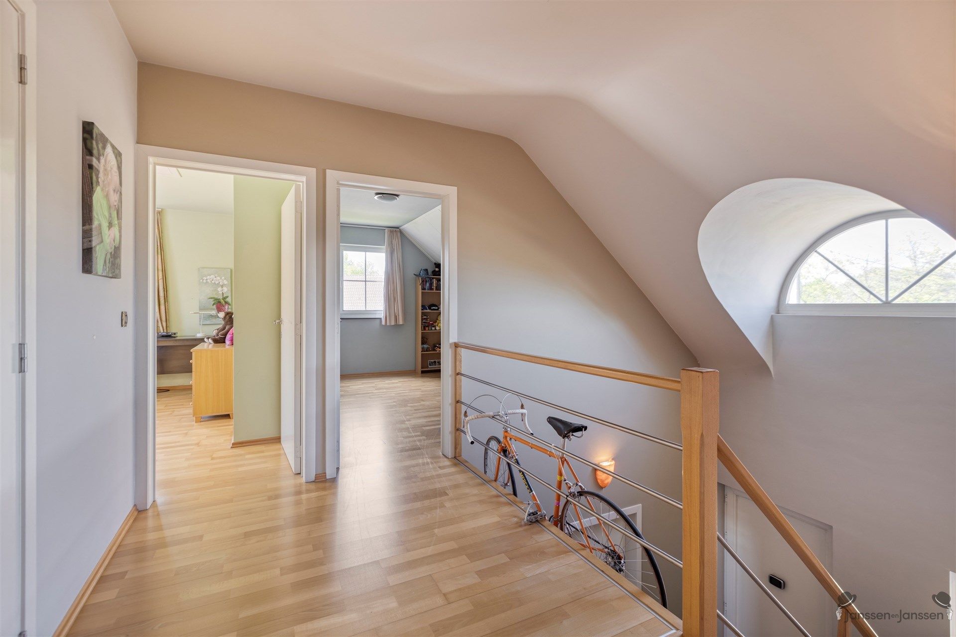 Woning met grote werkplaats  foto 10