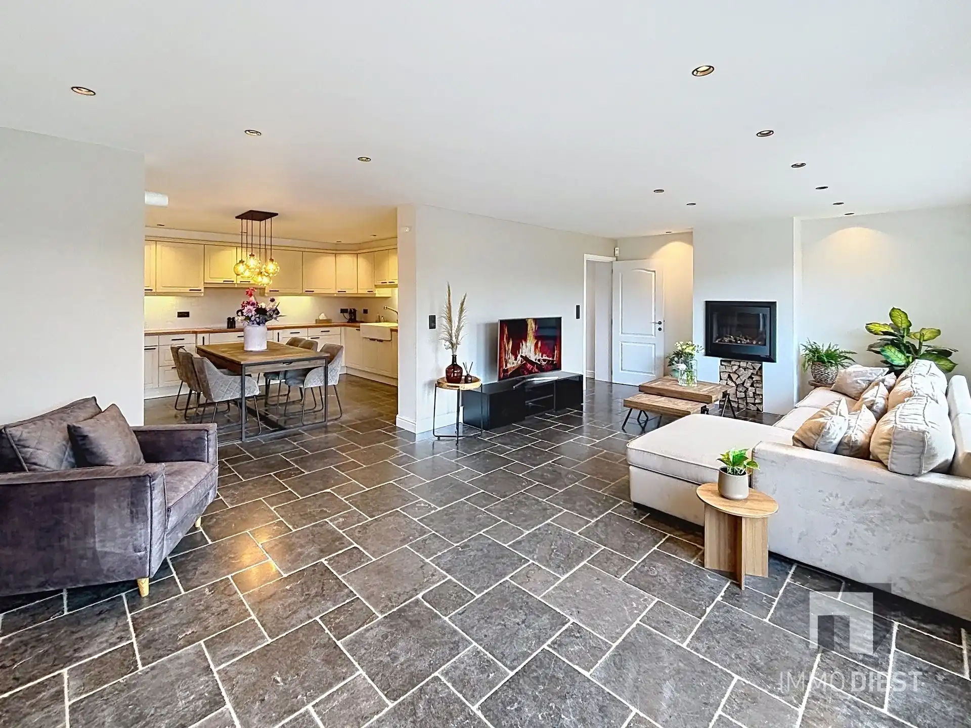 Trendy - volledig gerenoveerde woning met 3 slaapk en 2 badkamers foto 8