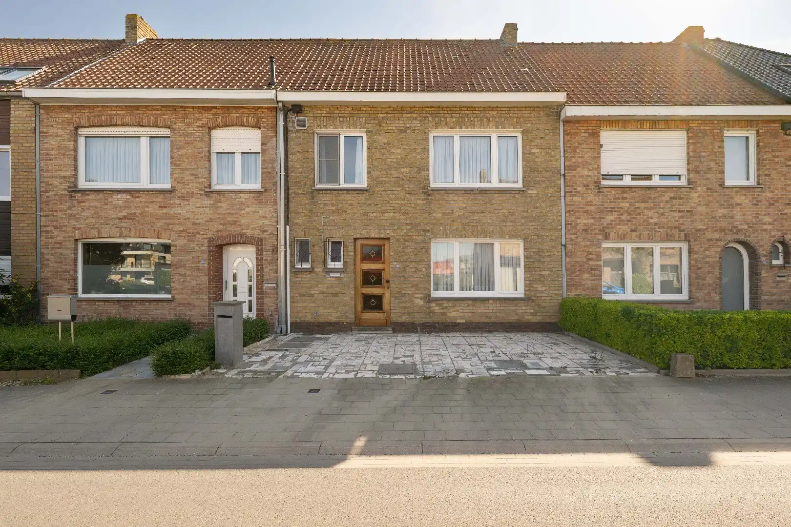 Hoofdfoto van de publicatie: RUSTIG GELEGEN WONING MET DUBBELE GARAGE EN UITWEG!!