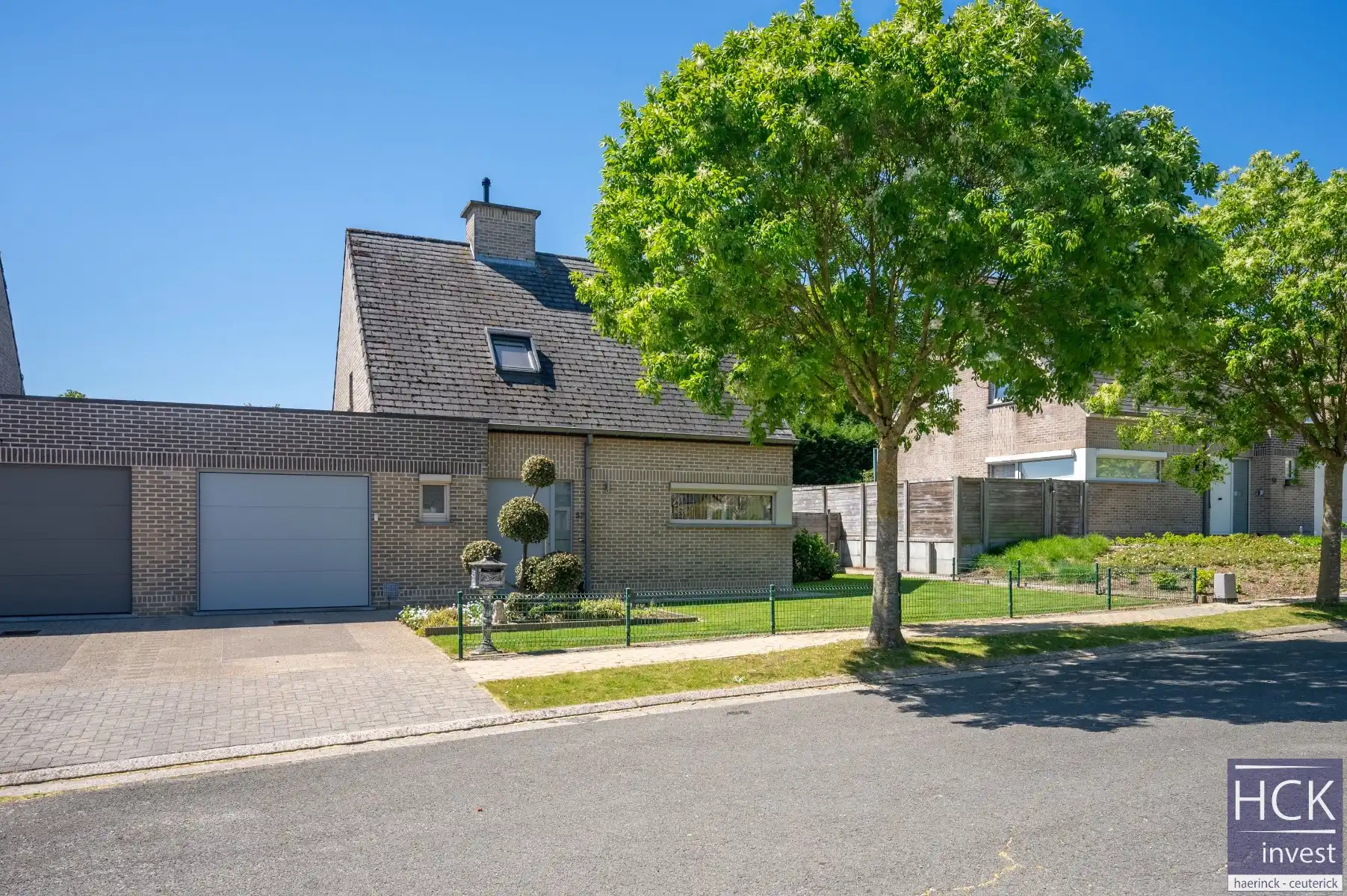 KRUISHOUTEM - Uitermate goed onderhouden woning met 3 SLPK. op toplocatie! foto 2