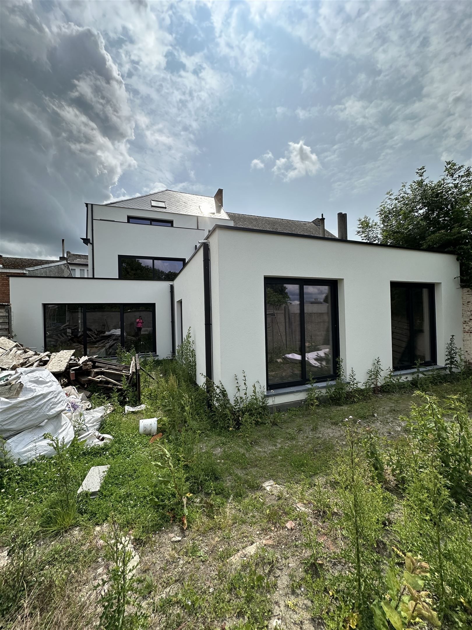 Te koop: Casco winddicht renovatieproject 4 ruime appartementen grote terrassen en tuinen in een voormalige bank te Baasrode foto 4