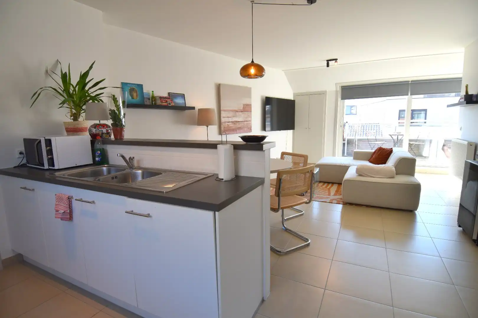 Lichtrijk duplex appartement met 2 slaapkamers en zonnig terras in hartje Kortrijk foto 8