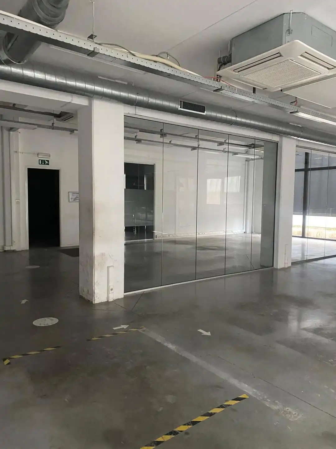 Kantoorruimte 310m² met aansluitend magazijn 216m²  in Burcht foto 8