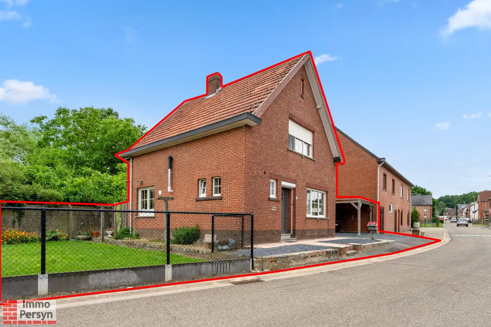 Charmante, gerenoveerde woning met carport en tuin foto {{pictureIndex}}