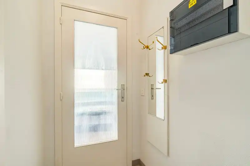 Lichtrijke, instapklare studio met balkon foto 8
