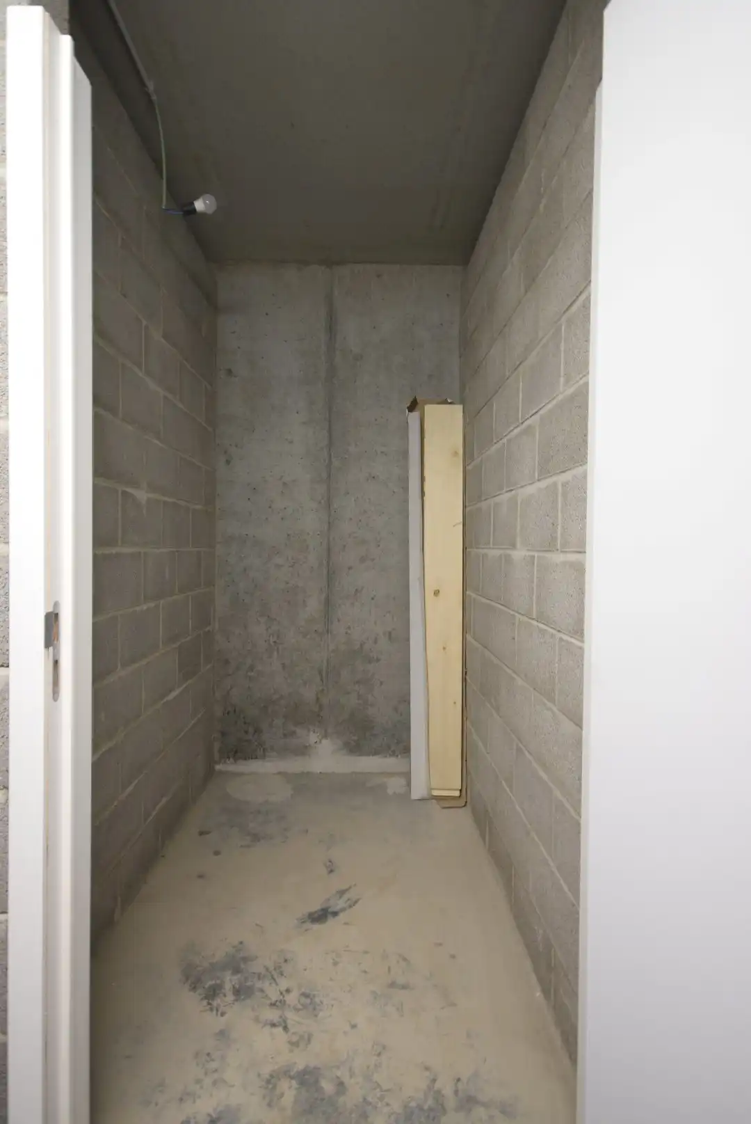 INSTAPKLAAR EEN SLAAPKAMER APPARTEMENT MET PARKEERPLAATS EN BERGING foto 13