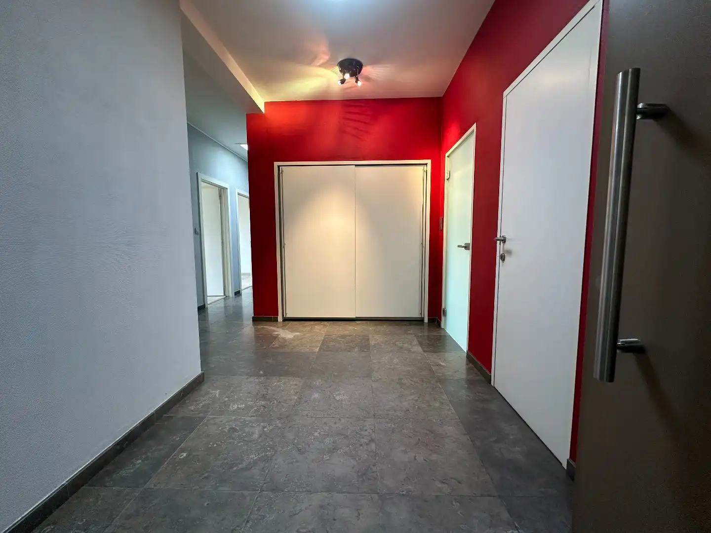 Lichtrijk 3 slaapkamer appartement met garage, centrum Torhout foto 14