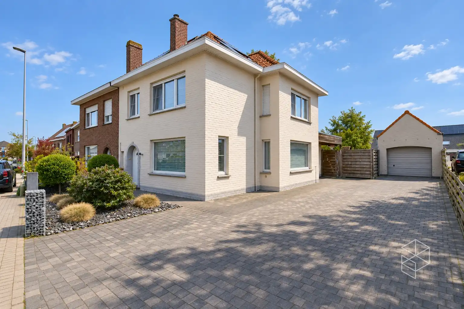 UITSTEKEND GELEGEN WONING met GROTE TUIN op 1015m2 foto {{pictureIndex}}