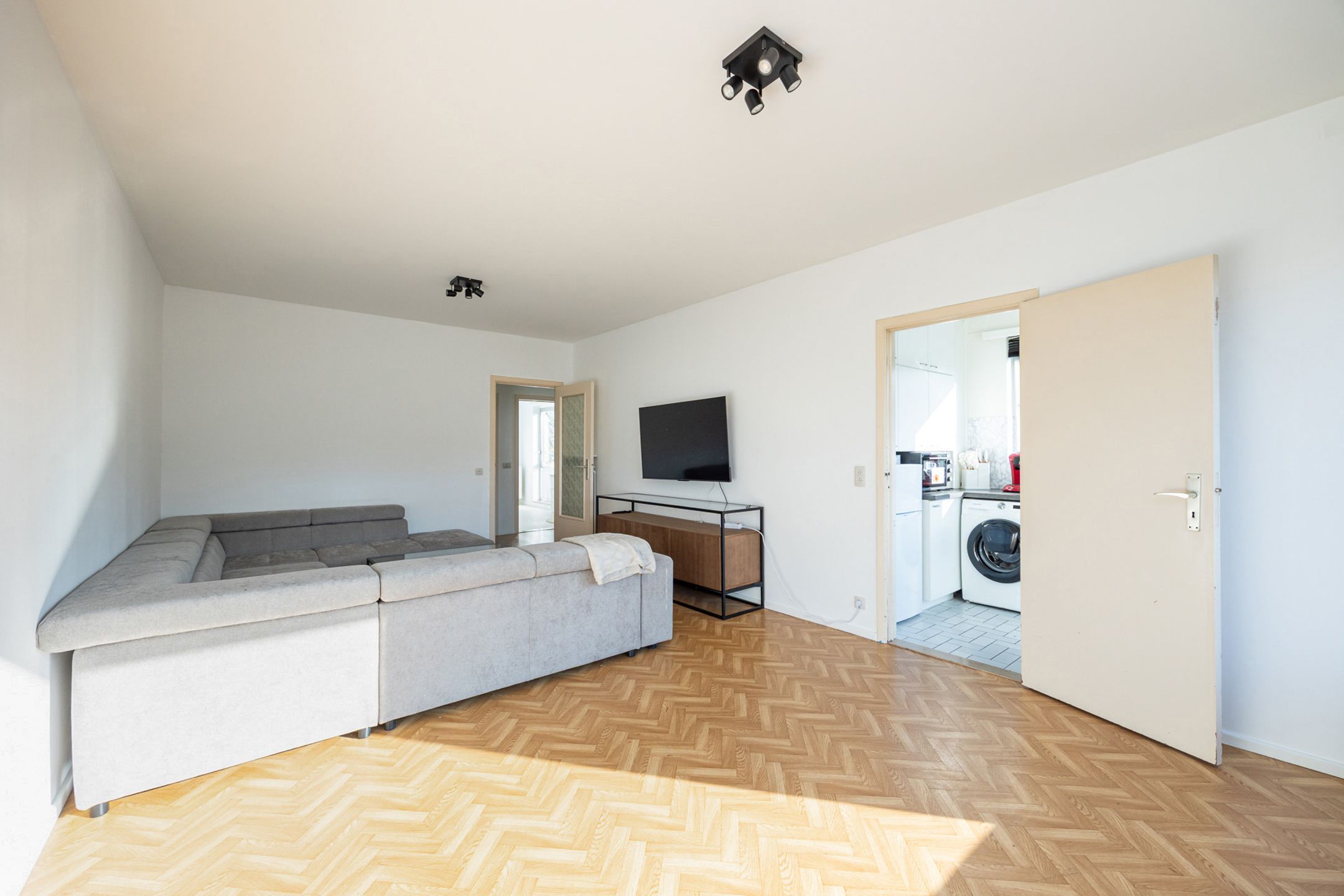 Instapklaar appartement met 2 slaapkamers op toplocatie!  foto 5