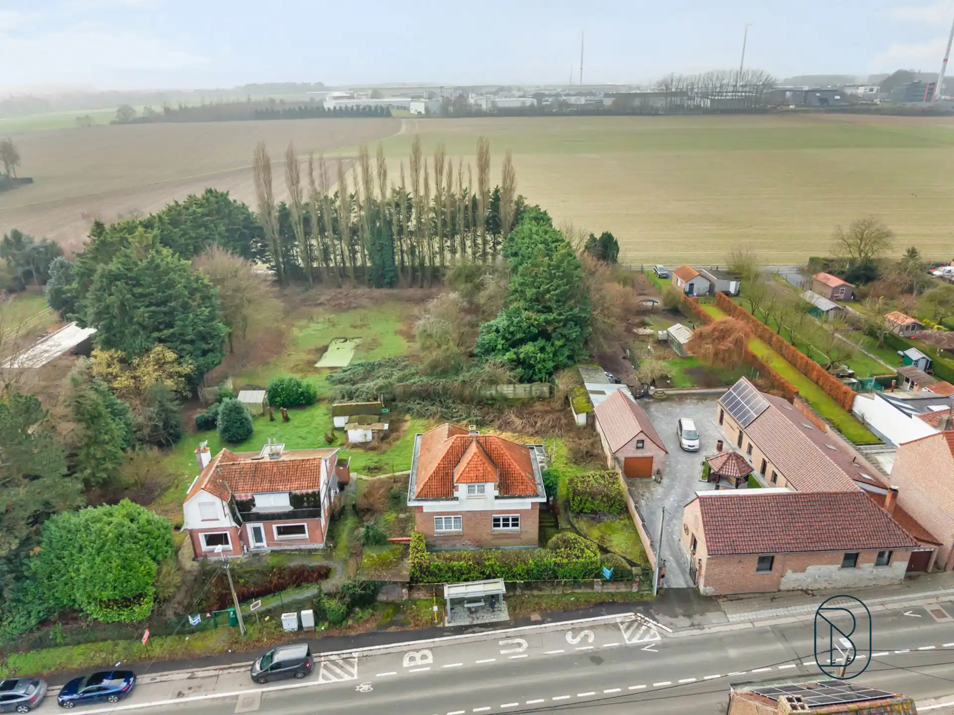 Charmante te renoveren woning, met mooie tuin. foto 16