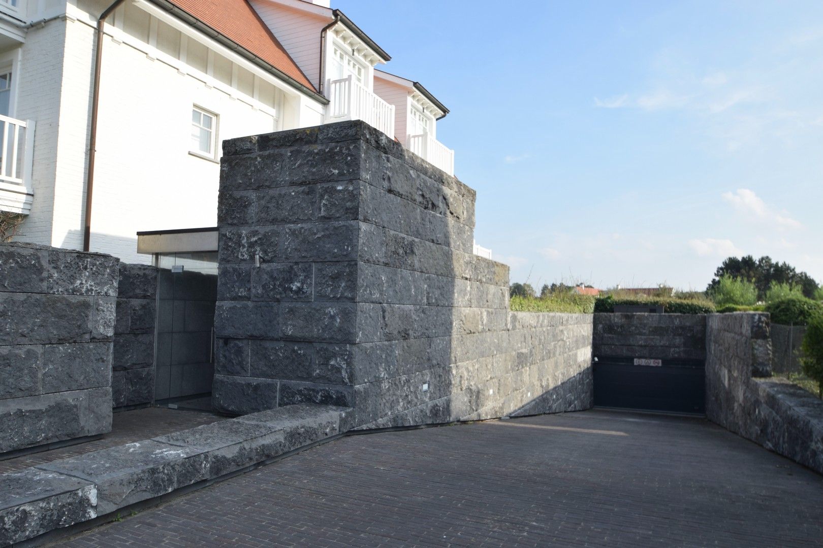 Garagebox te koop op de Kustlaan vlakbij de Minigolf Approach, het strand en de winkels van het Zoute. foto 4