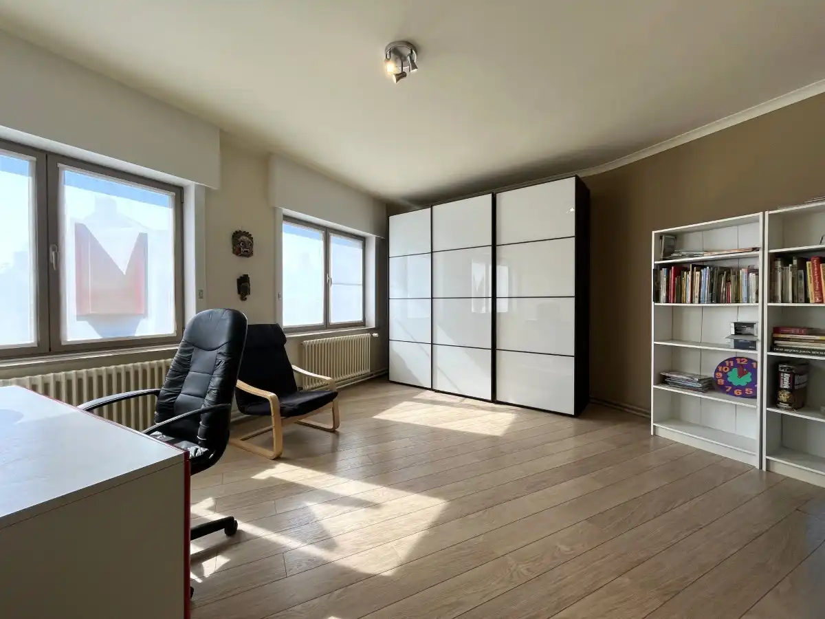 Langemark-Poelkapelle – Ruime hoekwoning met praktijkruimte en 3 garages foto 21
