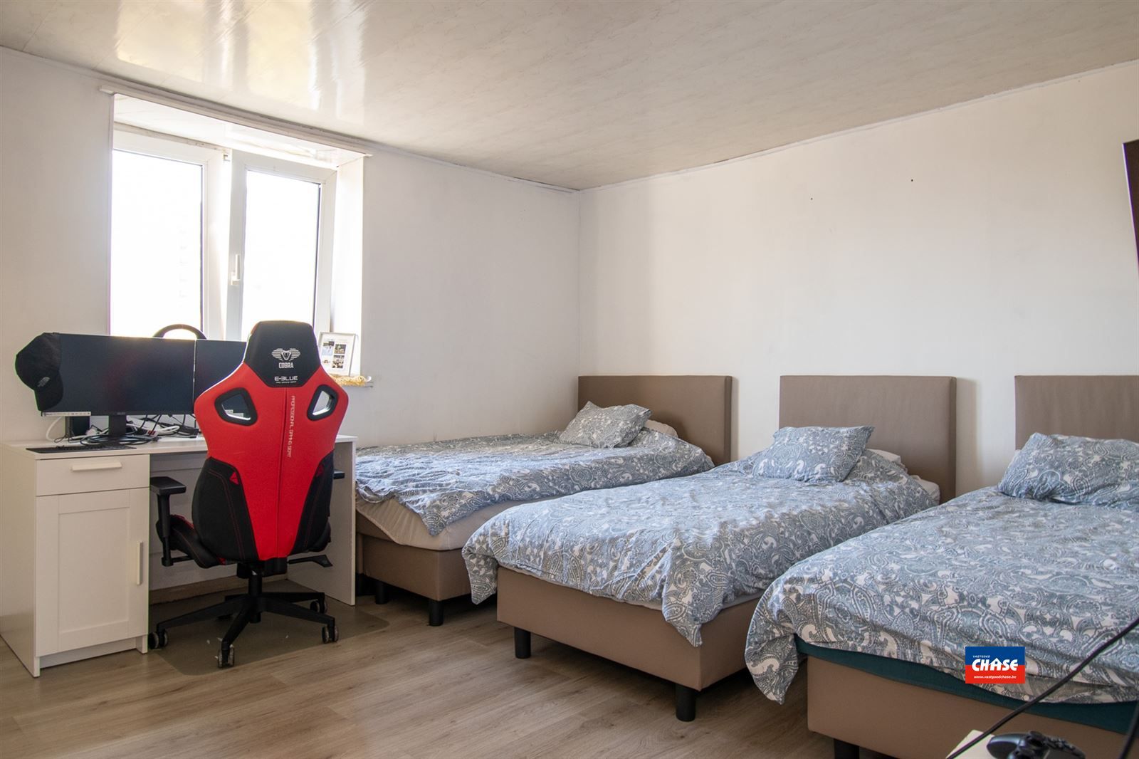 Charmante herenhuis met vier slaapkamers en twee badkamers foto 14