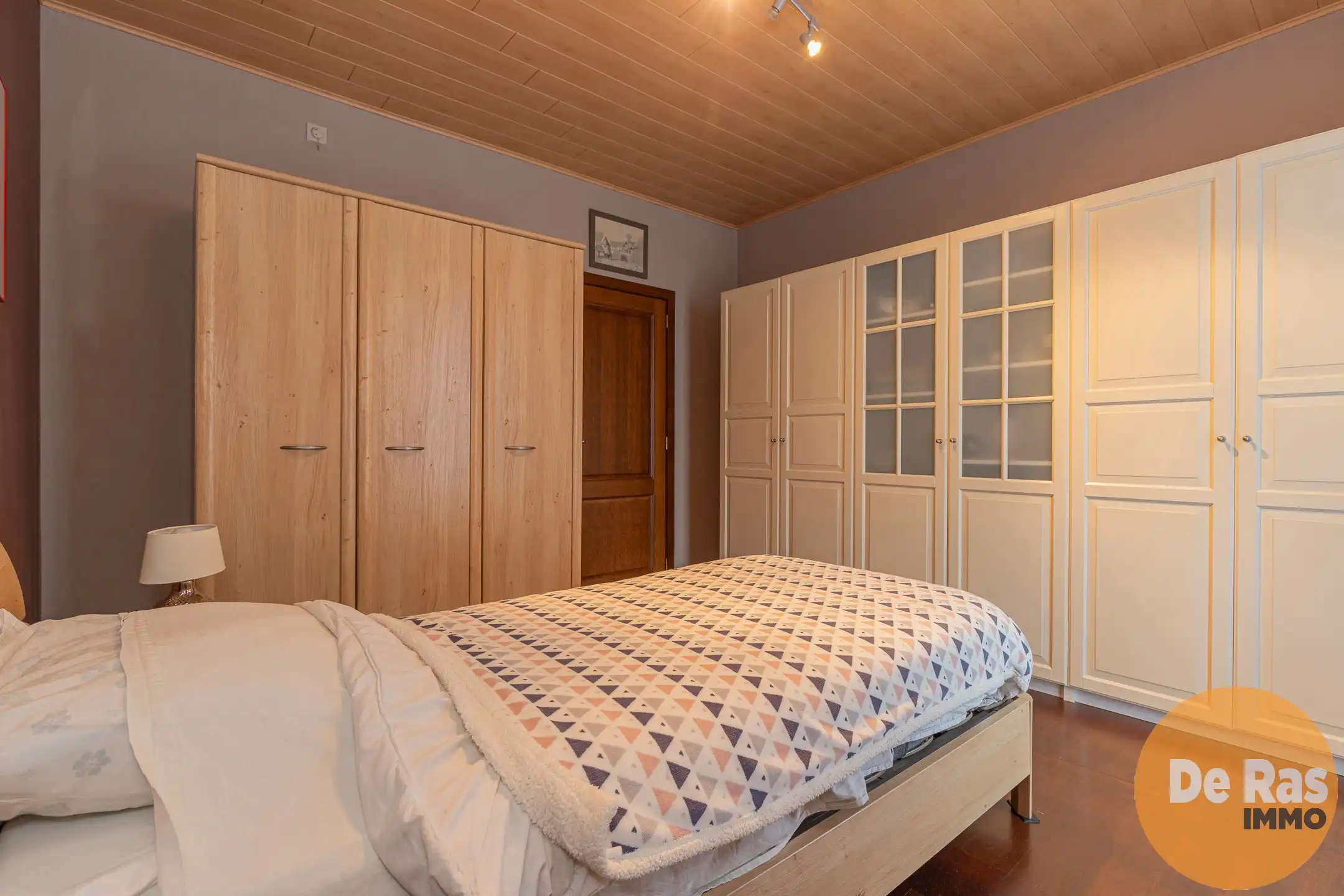 HILLEGEM - Mooie bungalow in rustige woonwijk op toplocatie foto 8