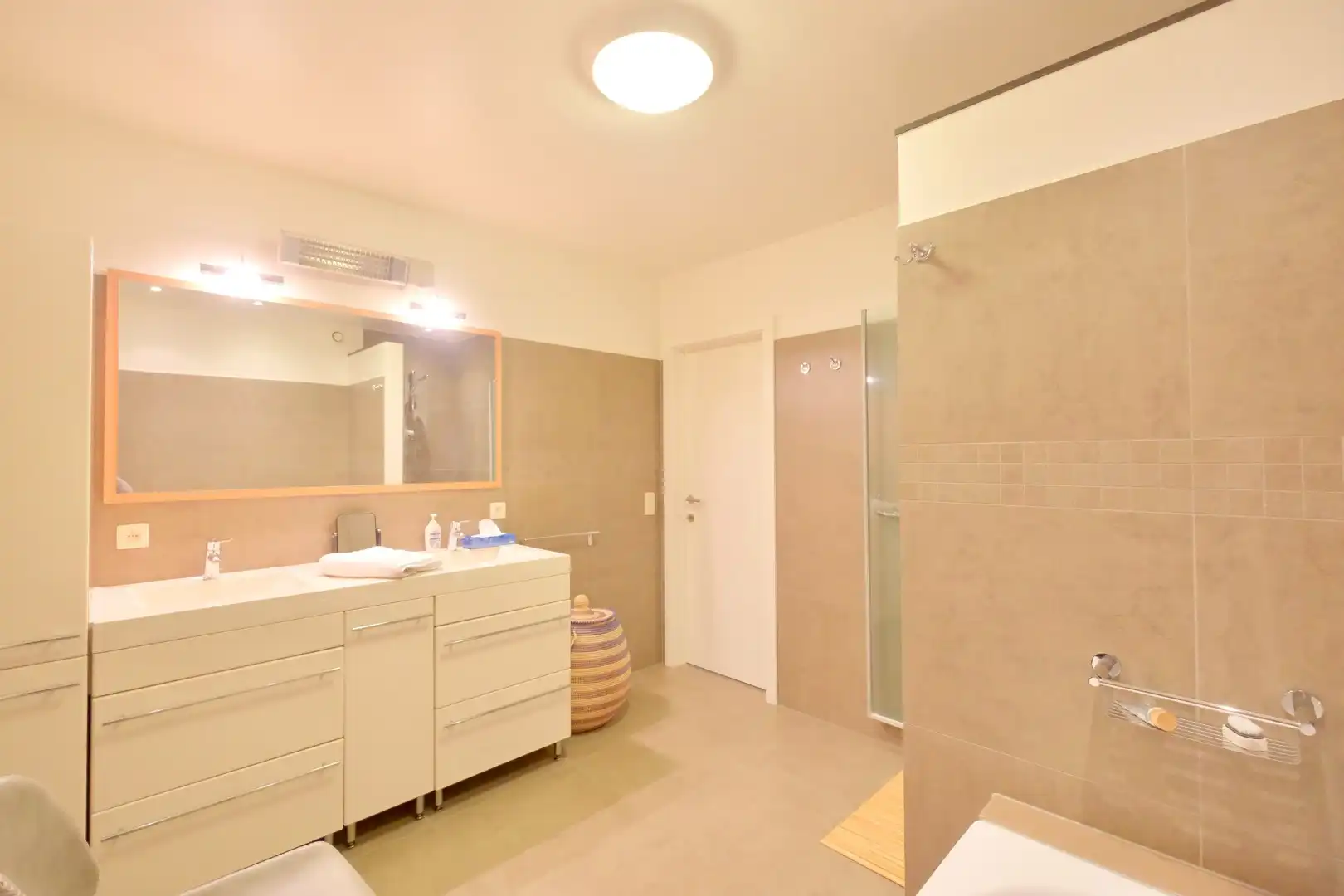 Gelijkvloers app met 2 slaapkamers, ruim terras en garage! foto 15