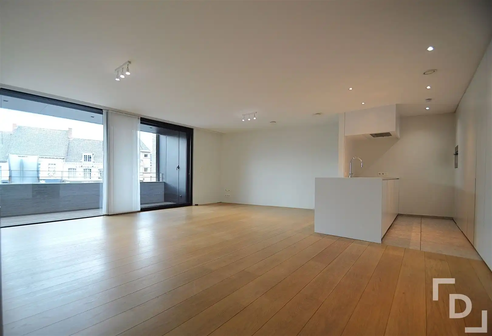 Prachtig afgewerkt appartement op de Grote Markt in Poperinge. foto 3