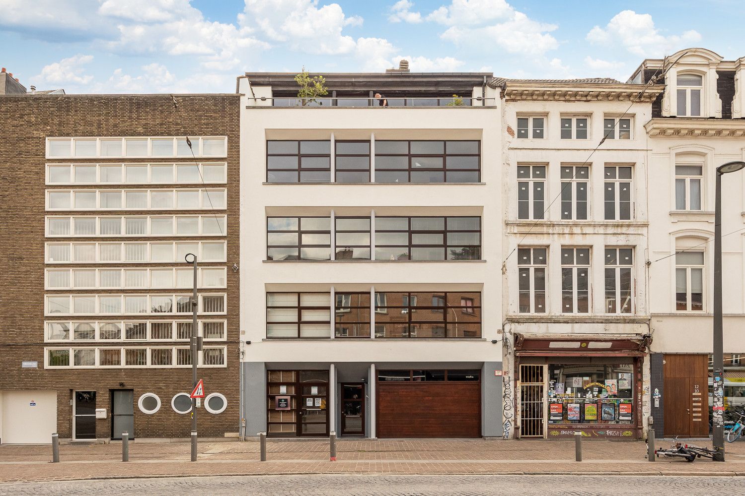 Gelijkvloers appartement  101m² met buitenruimte 20m² en ruime kelder op toplocatie aan het Mechelseplein in hartje Antwerpen foto 2