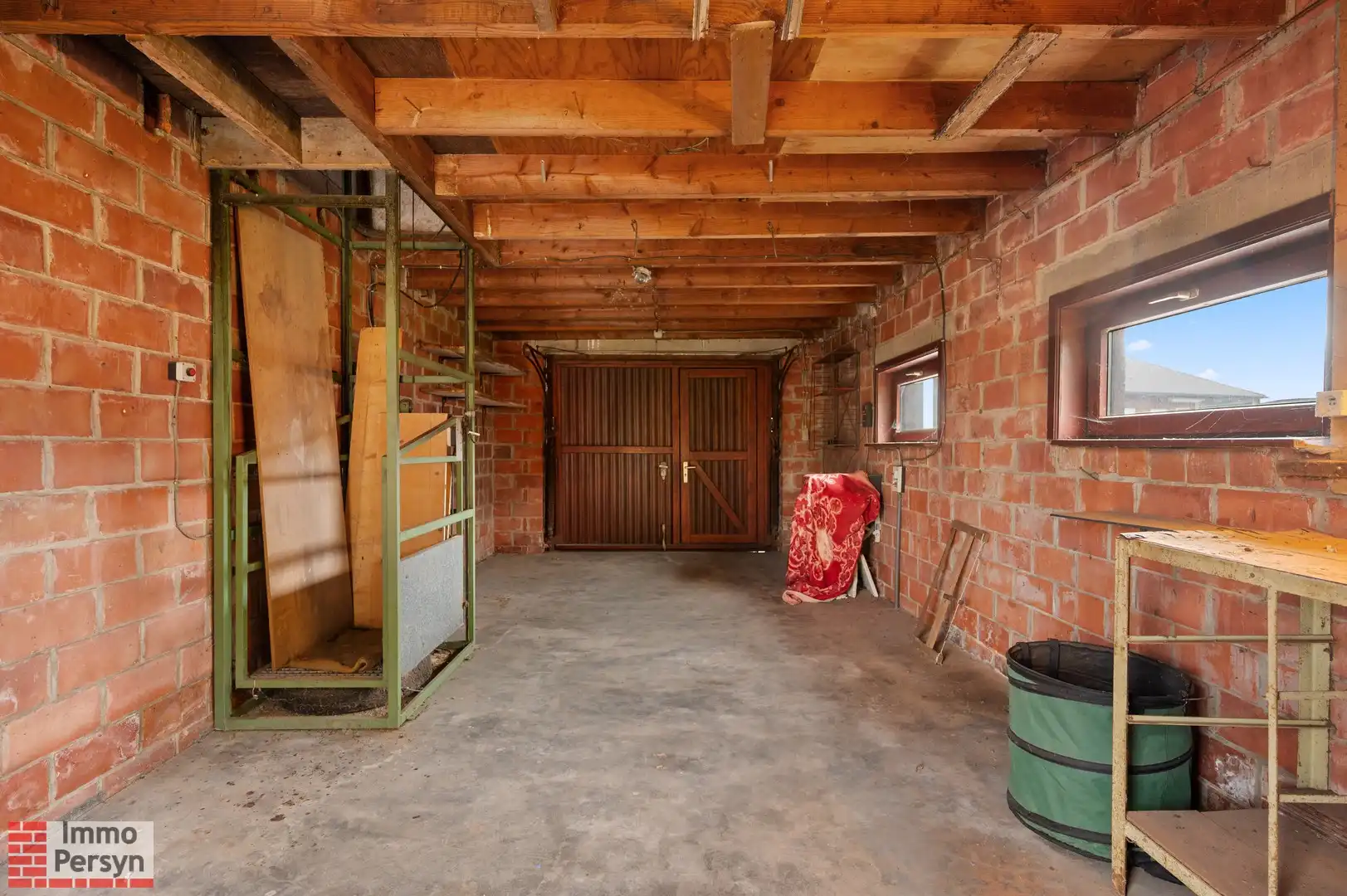 Vrijstaande bungalow met bijgebouw op een riant perceel foto 24