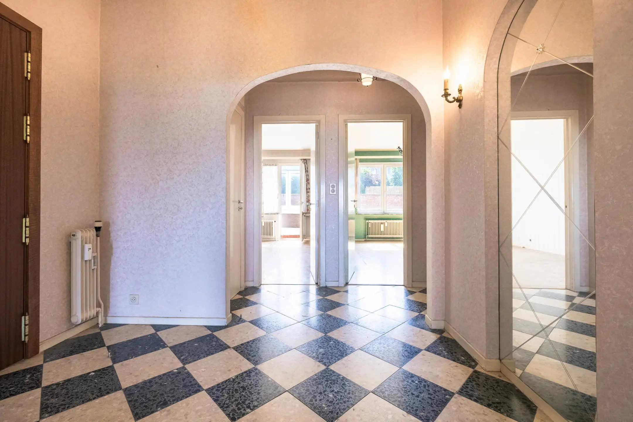 Appartement met 2 slaapkamers en terras – Te renoveren foto 9