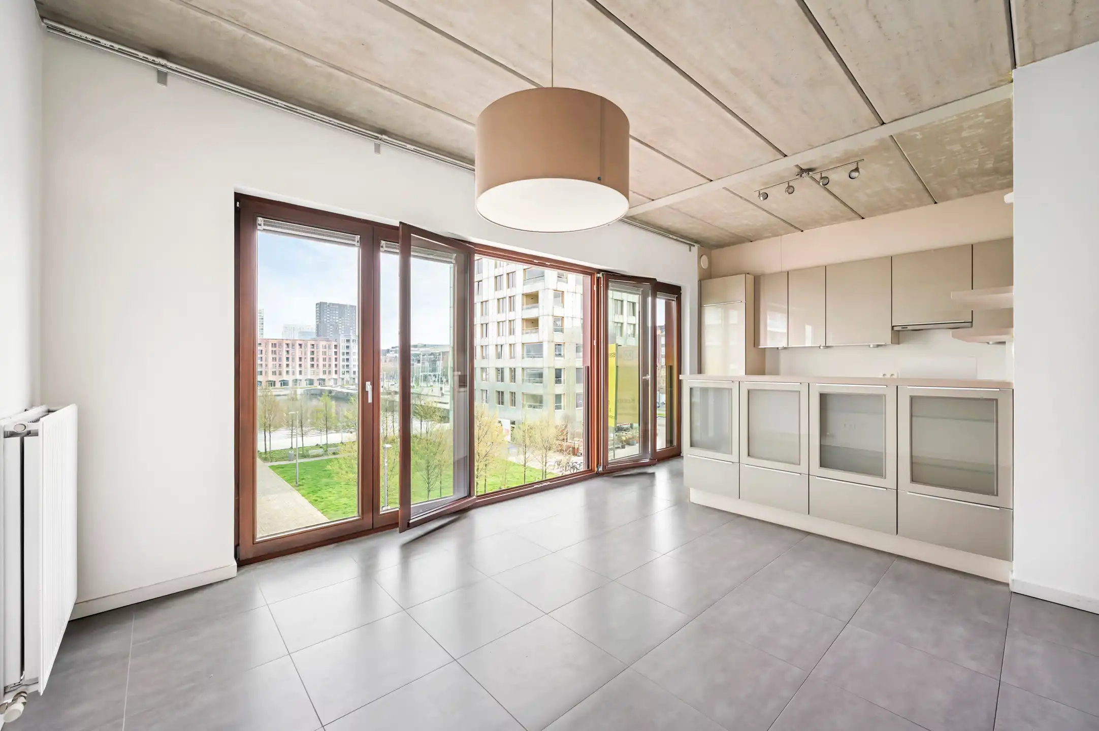 ANTWERPEN EILANDJE - Appartement met zicht op water foto {{pictureIndex}}