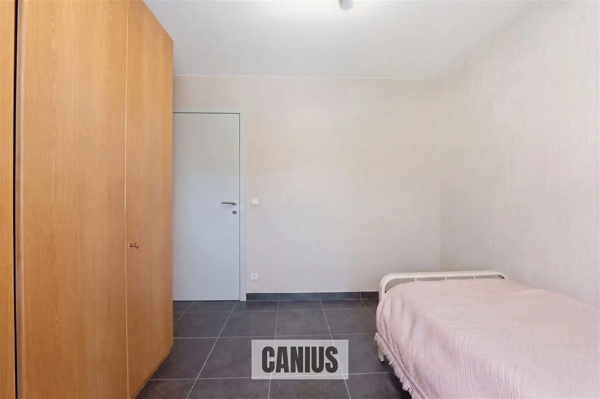 STIJLVOL GELIJKVLOERS APPARTEMENT MET DRIE SLAAPKAMERS foto 8