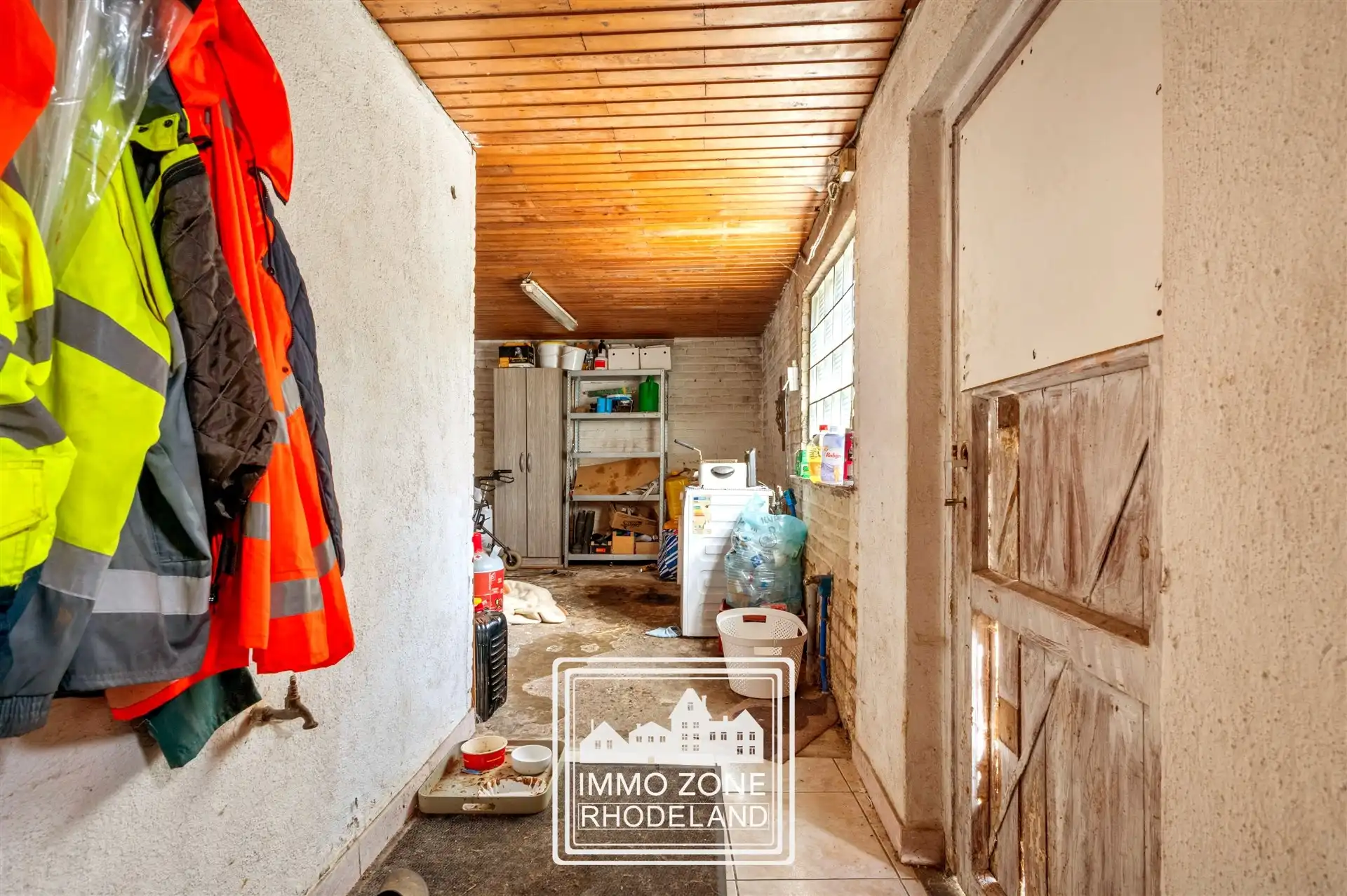 Gunstig gelegen te renoveren woning met veel potentieel foto 15