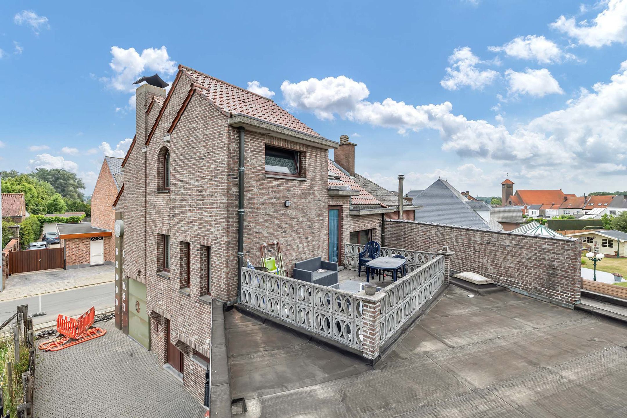 Handelswoning met ruime garage  foto 17