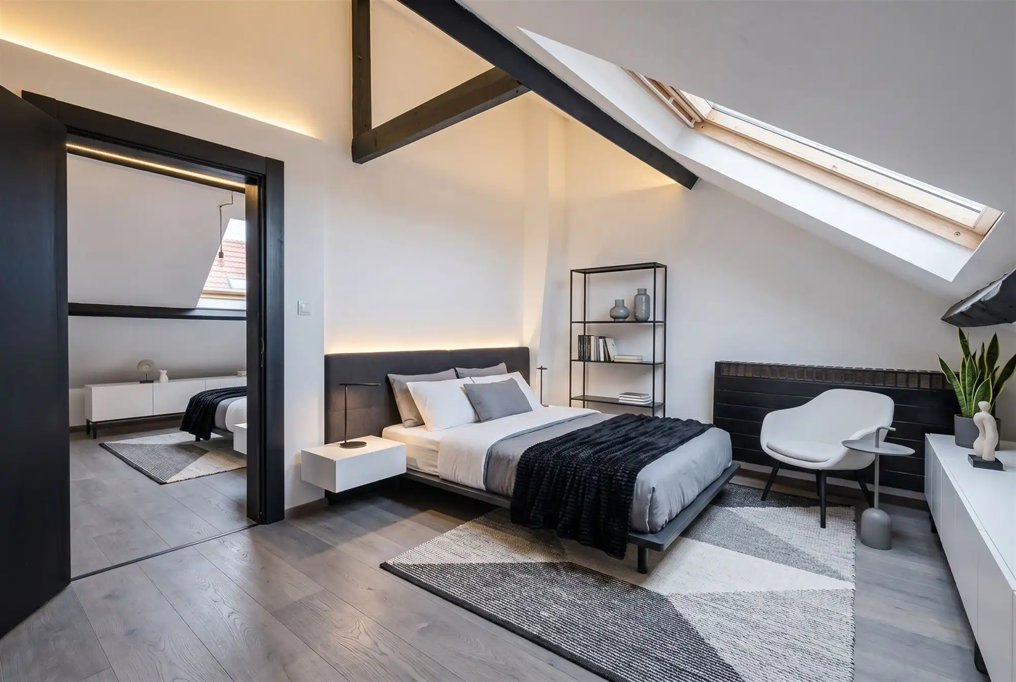 Gerenoveerde ruime gezinswoning met 4 slpks foto 28