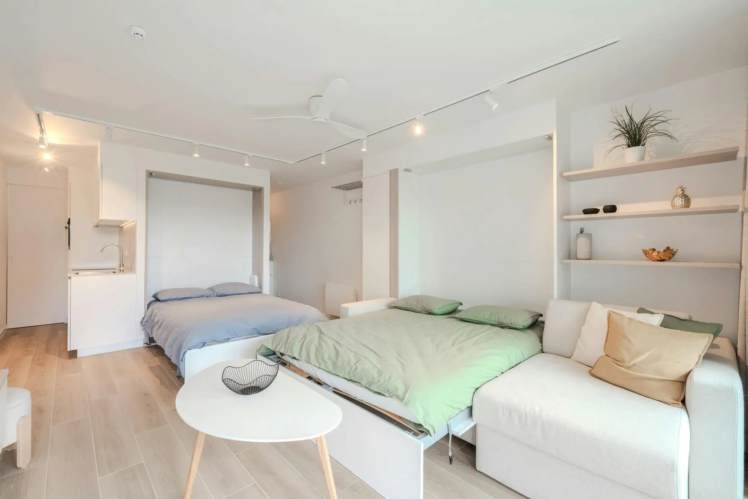 Exclusief gerenoveerde studio met zuidgericht terras foto 5