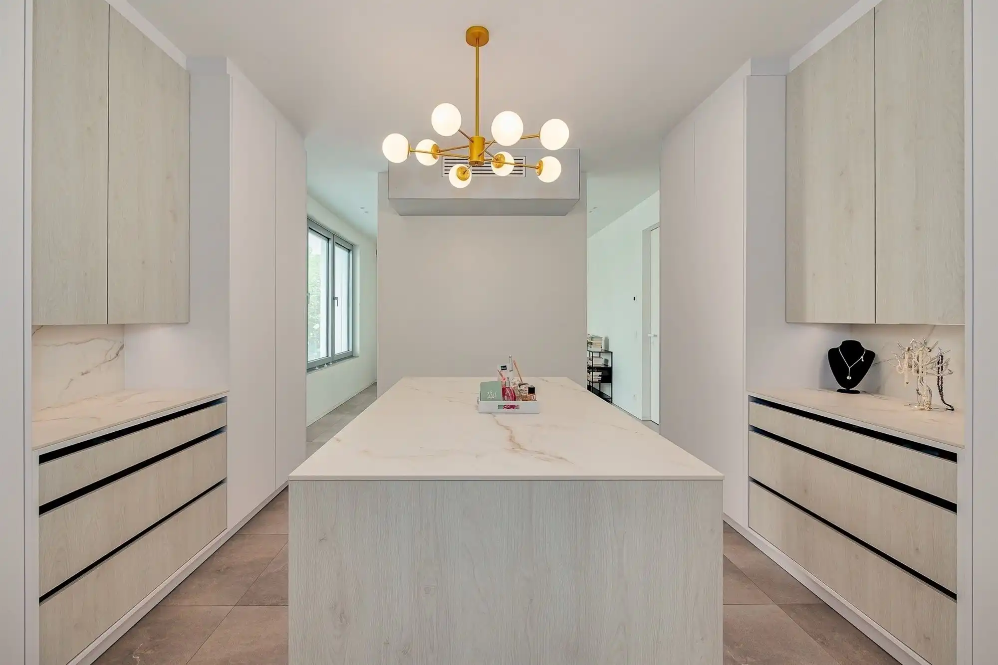Prachtig afgewerkt gebouw - showroom + villa foto 26