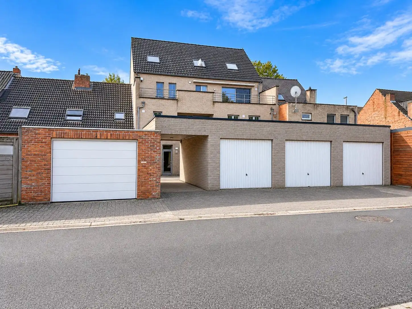 Zeer ruim duplex appartement met mogelijk 4 slaapkamers, ruim terras en garage vlakbij het centrum. foto 32