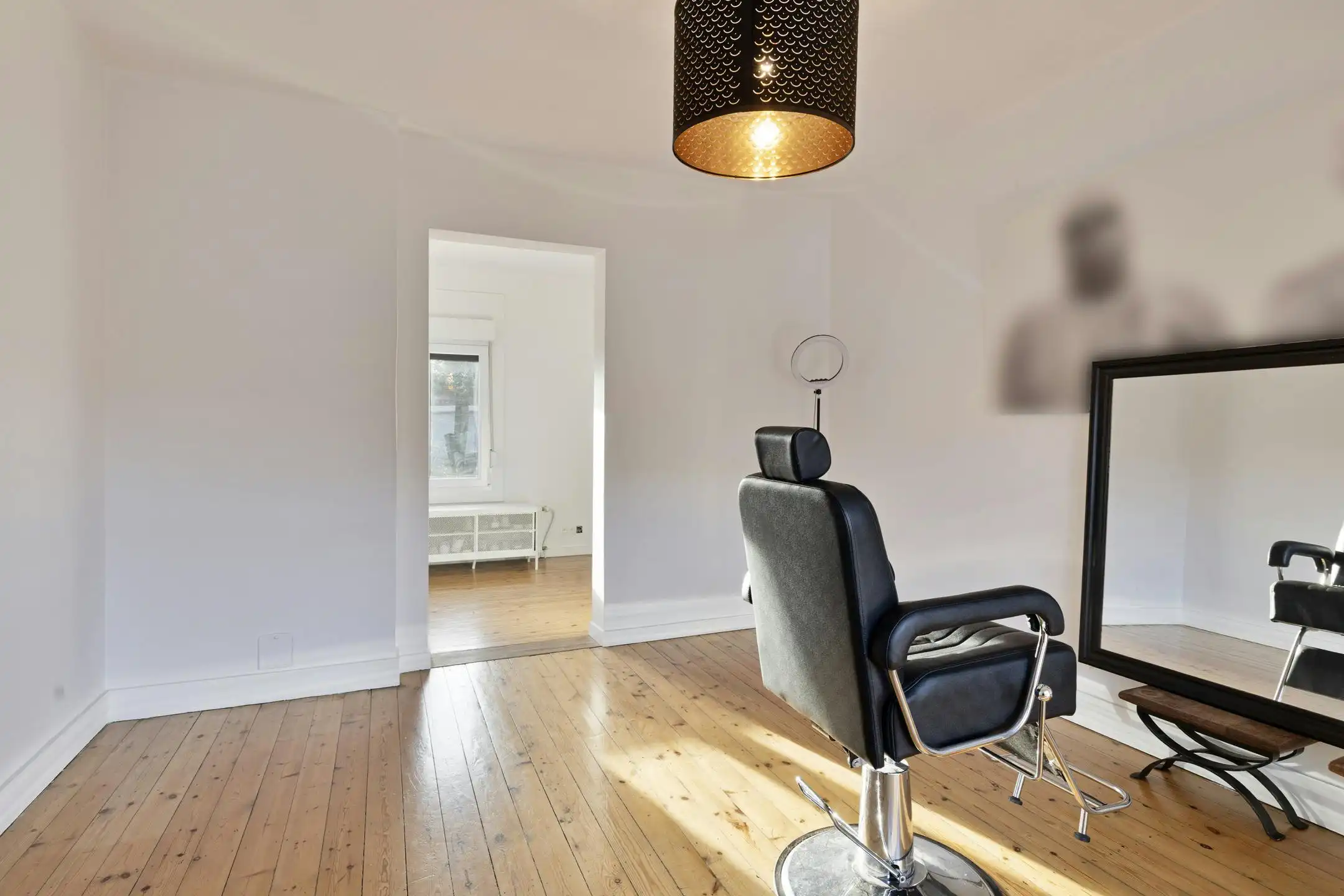 Volledig gerenoveerde woning met tuin te koop in Luchtbal!  foto 8