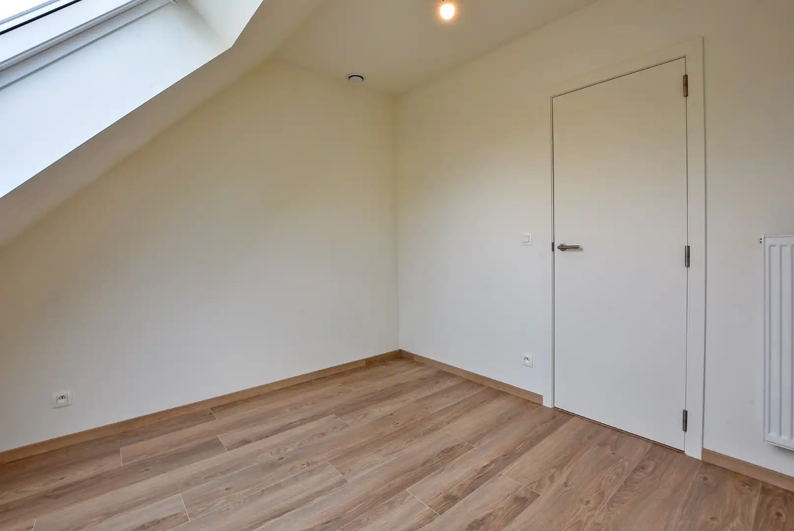 Ruime energiezuinige nieuwbouwwoning (2024) met inpandige garage op 193m² gelegen te Houthulst. foto 11
