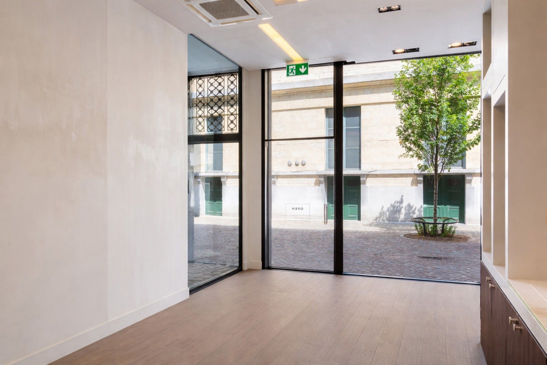 commerciële ruimte op absolute toplocatie aan Bourla foto 12