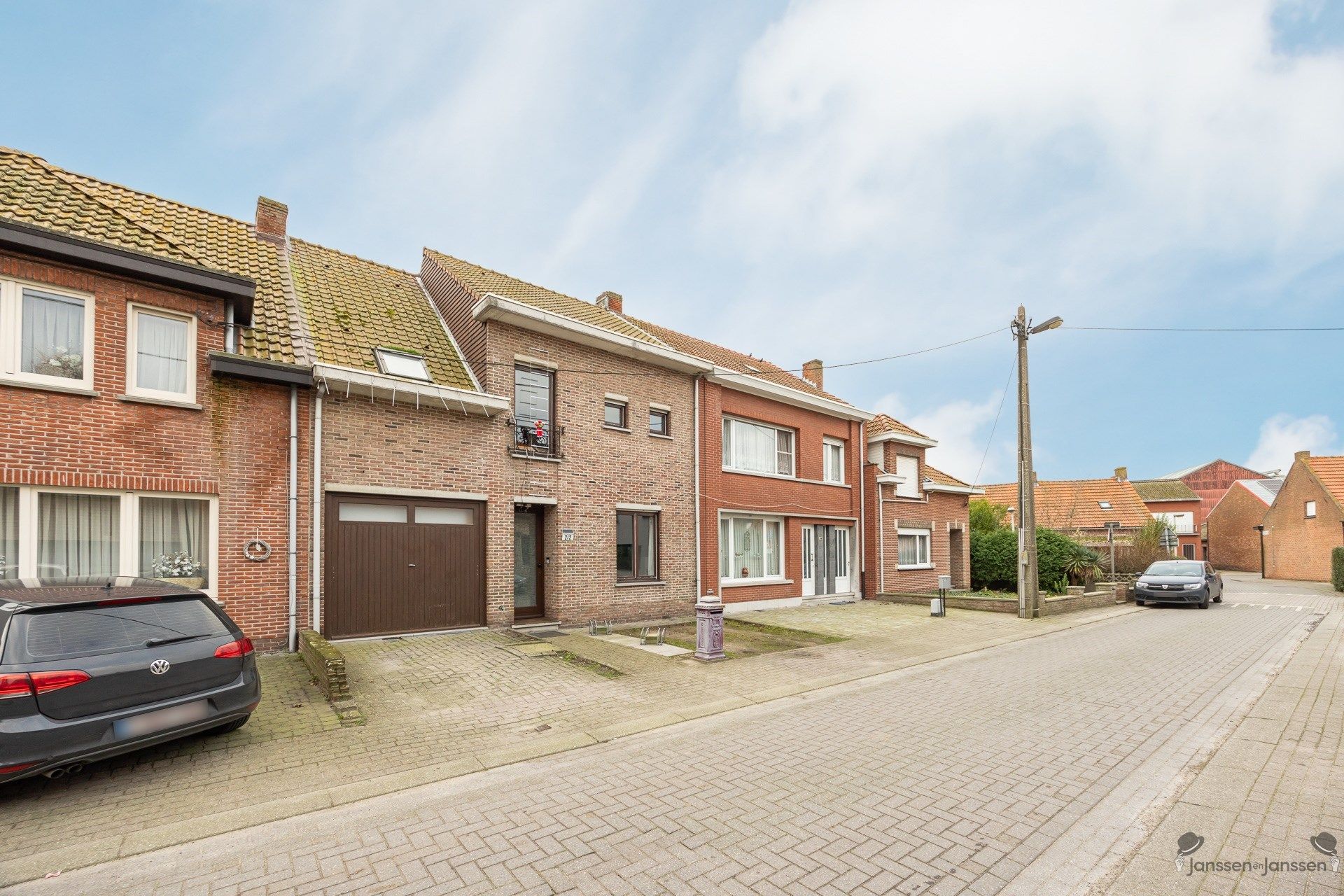 Ruime instapklare woning met aparte garage en tuin foto 28