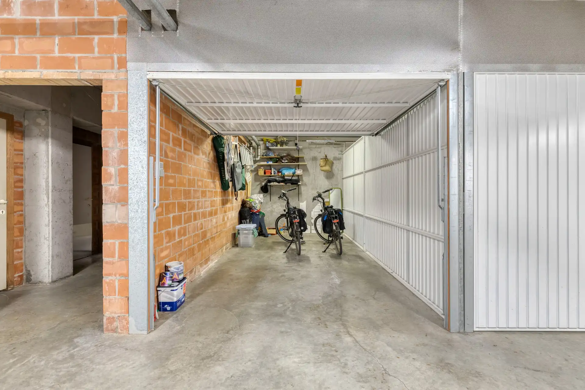 Ruime  studio met slaaphoek, terras en garage in Westende. foto 10