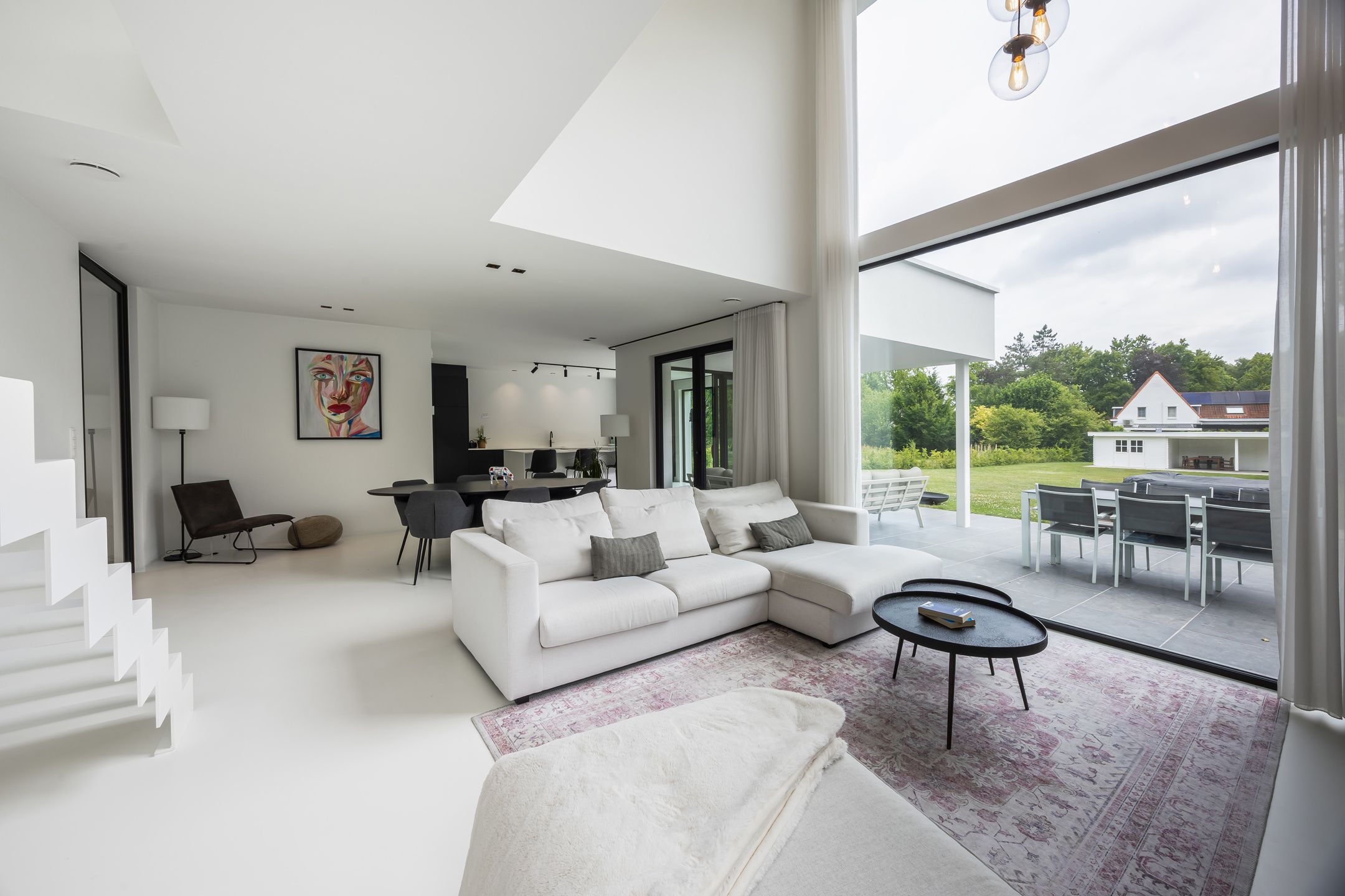 Moderne, recente villa met grote tuin en veel lichtinval foto 16