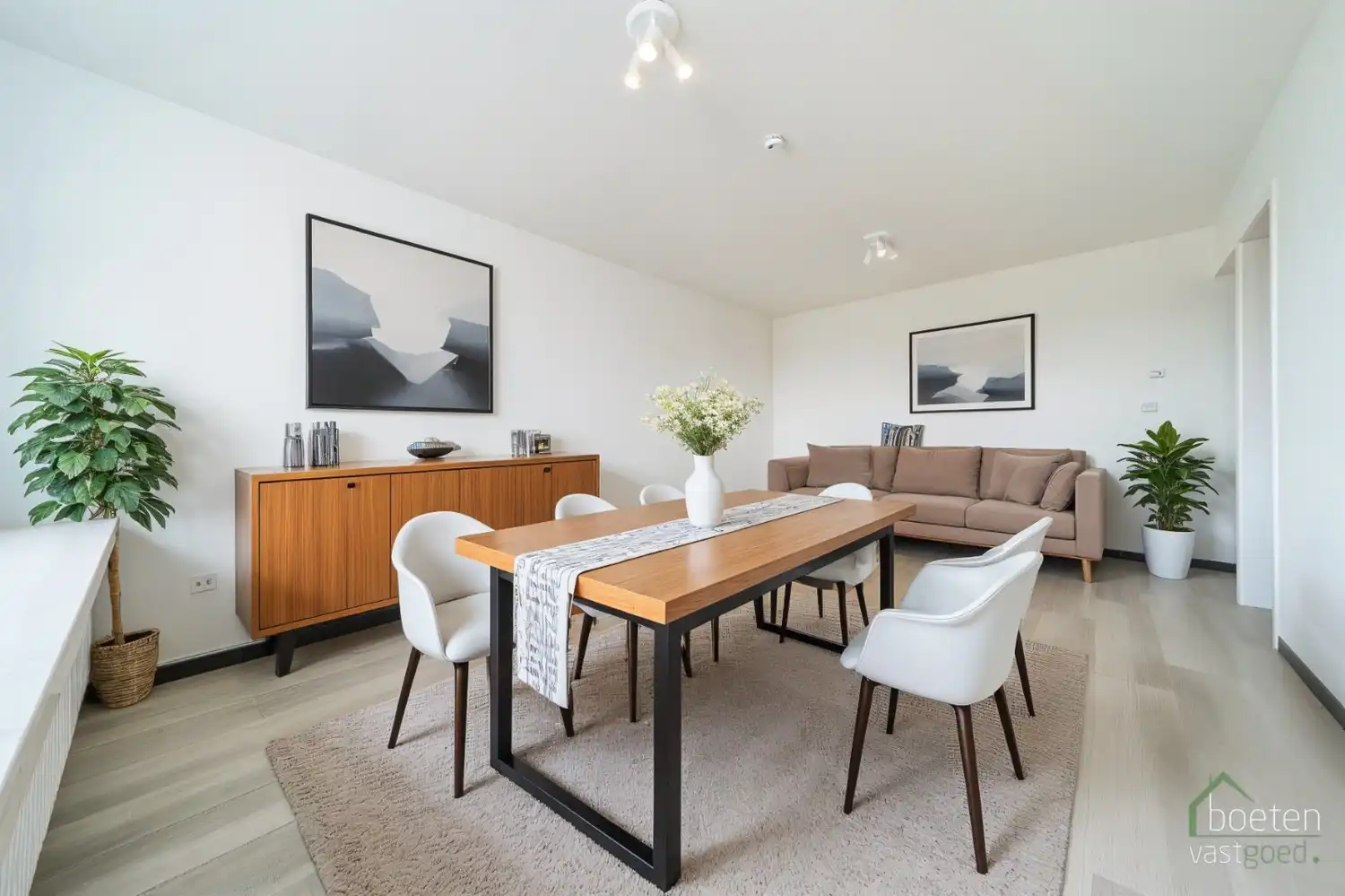 IEPER: Interessant 1 slaapkamer-appartement (4de verdiep) met alle basiscomfort op rustige doch vrij centrale ligging. foto 2